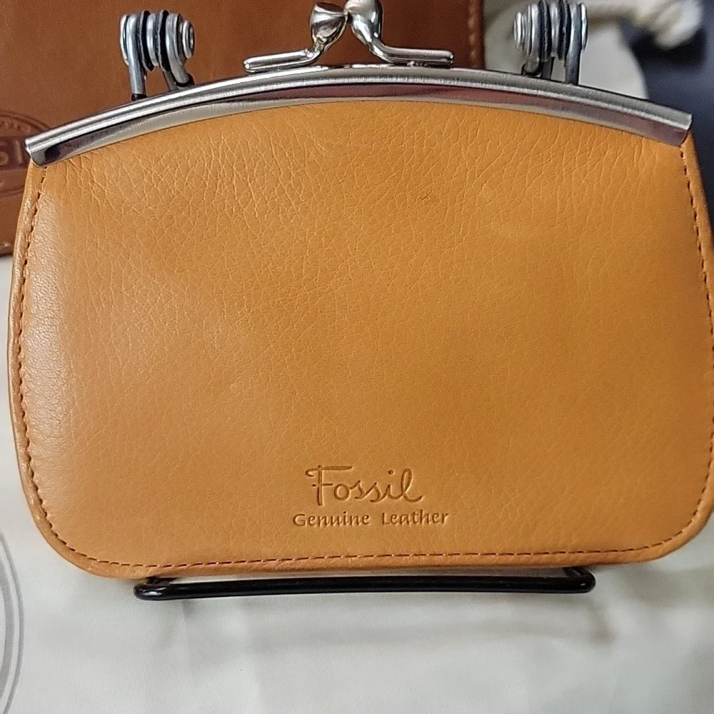FOSSIL LEATHER BUNDLE - Picture 13 of 16